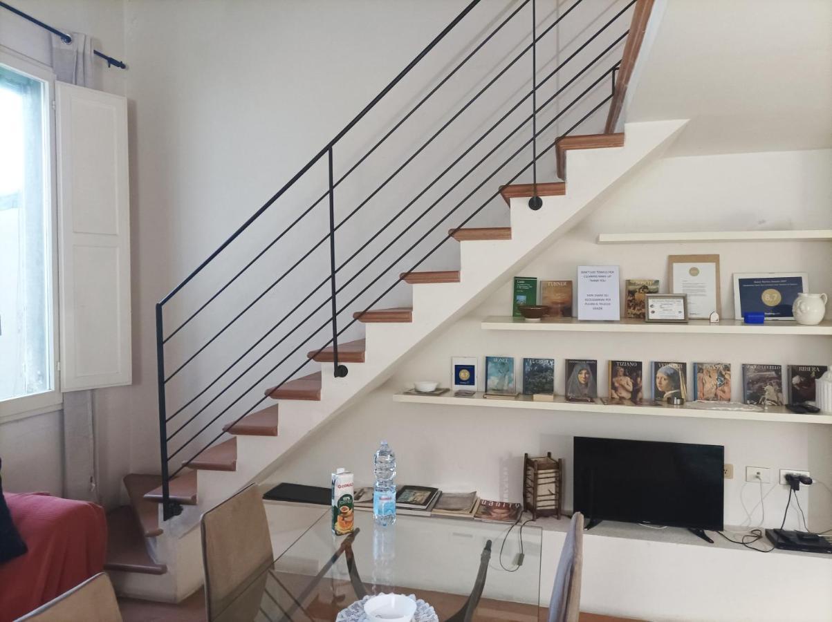 Panoramic Suite Near Duomo And Station Florencia Exterior foto