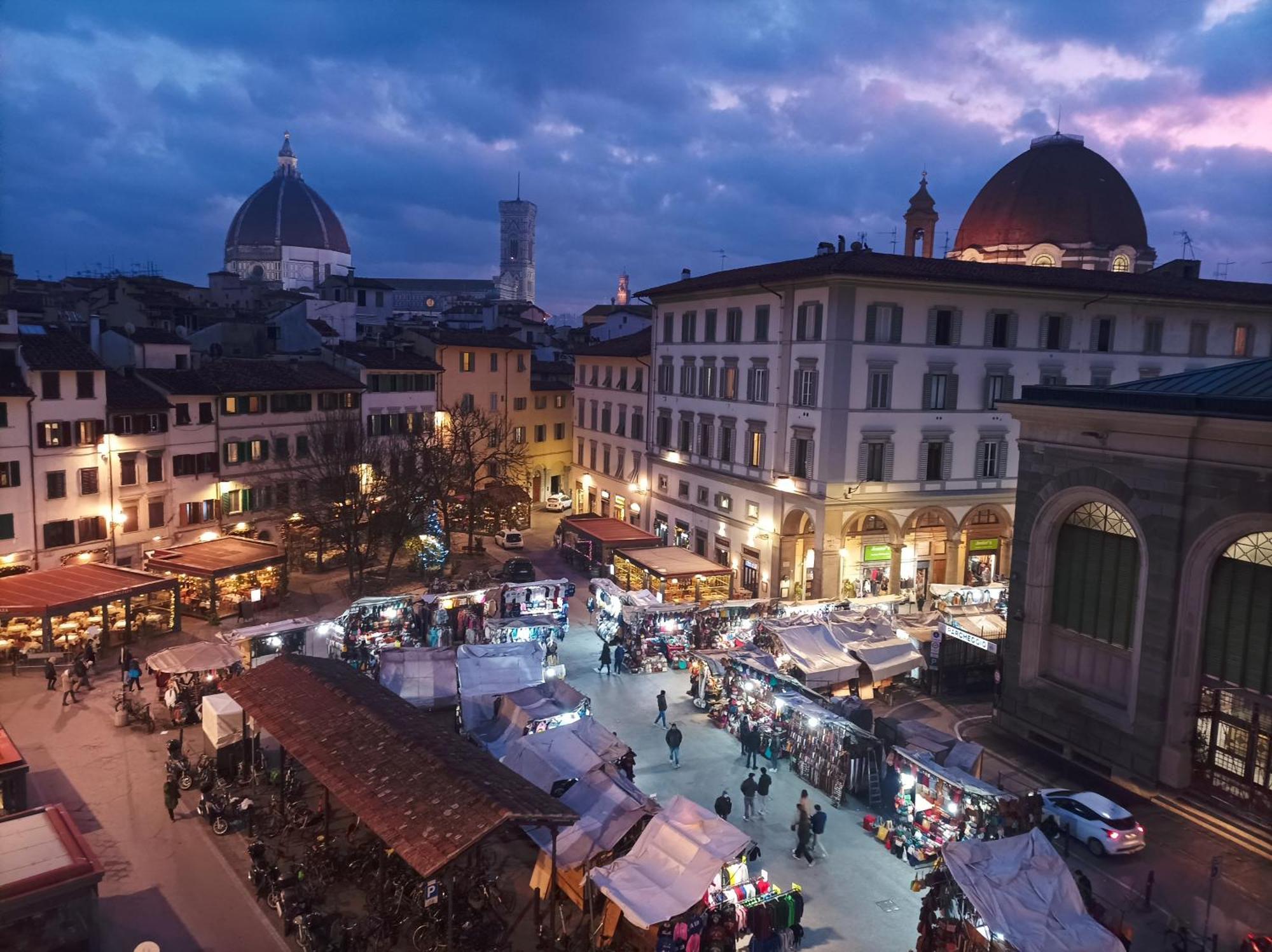 Panoramic Suite Near Duomo And Station Florencia Exterior foto